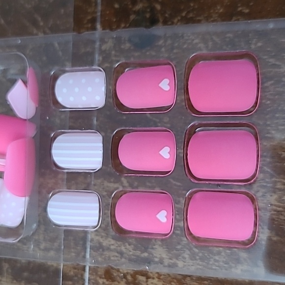 2/$16 Pink Hearts Press On Nails - Picture 16 of 17